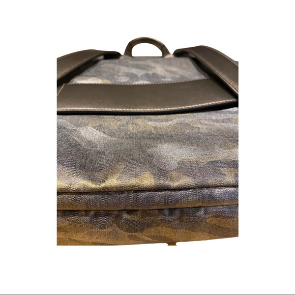 New TUMI Sinclair Harlow Metallic Camouflage Camo Laptop Bag RARE $450 MSRP - Picture 4 of 12